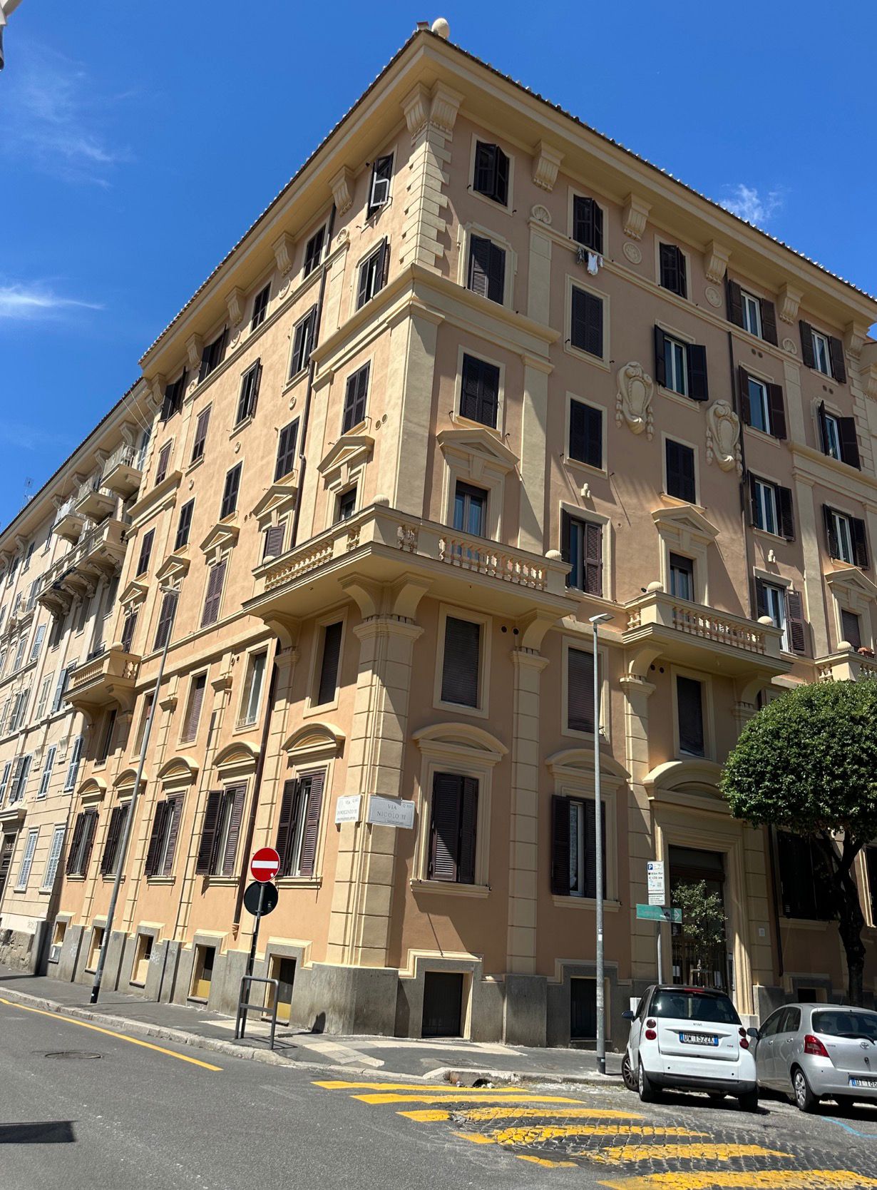 Via Nicolò III n. 10